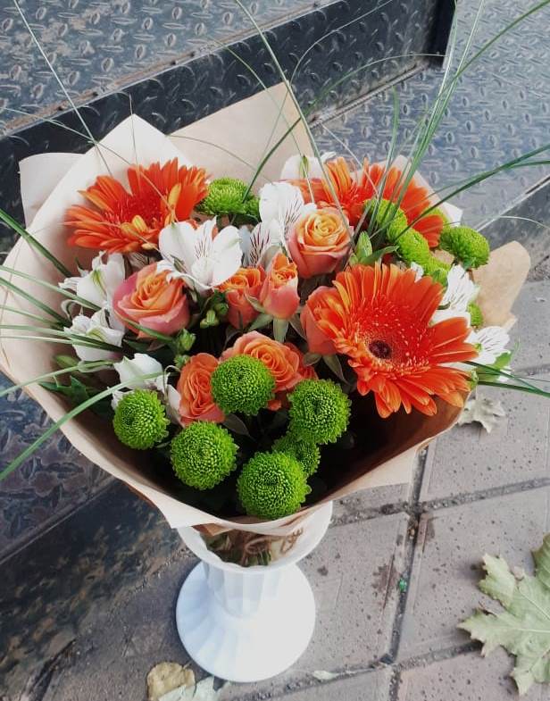 Букет цветов из: Герберы, Хризантемы, Альстромерии и Розы в Шерегеше