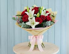 Букет цветов из:  Лилии и Розы #REPLACE_PRED# Шерегеше