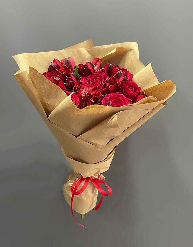 Букет цветов из: Альстромерии и Розы в Шерегеше