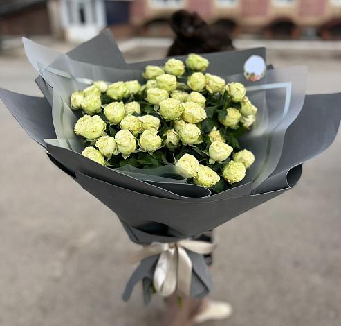 Букет Белые кустовые розы Солинеро в Шерегеше