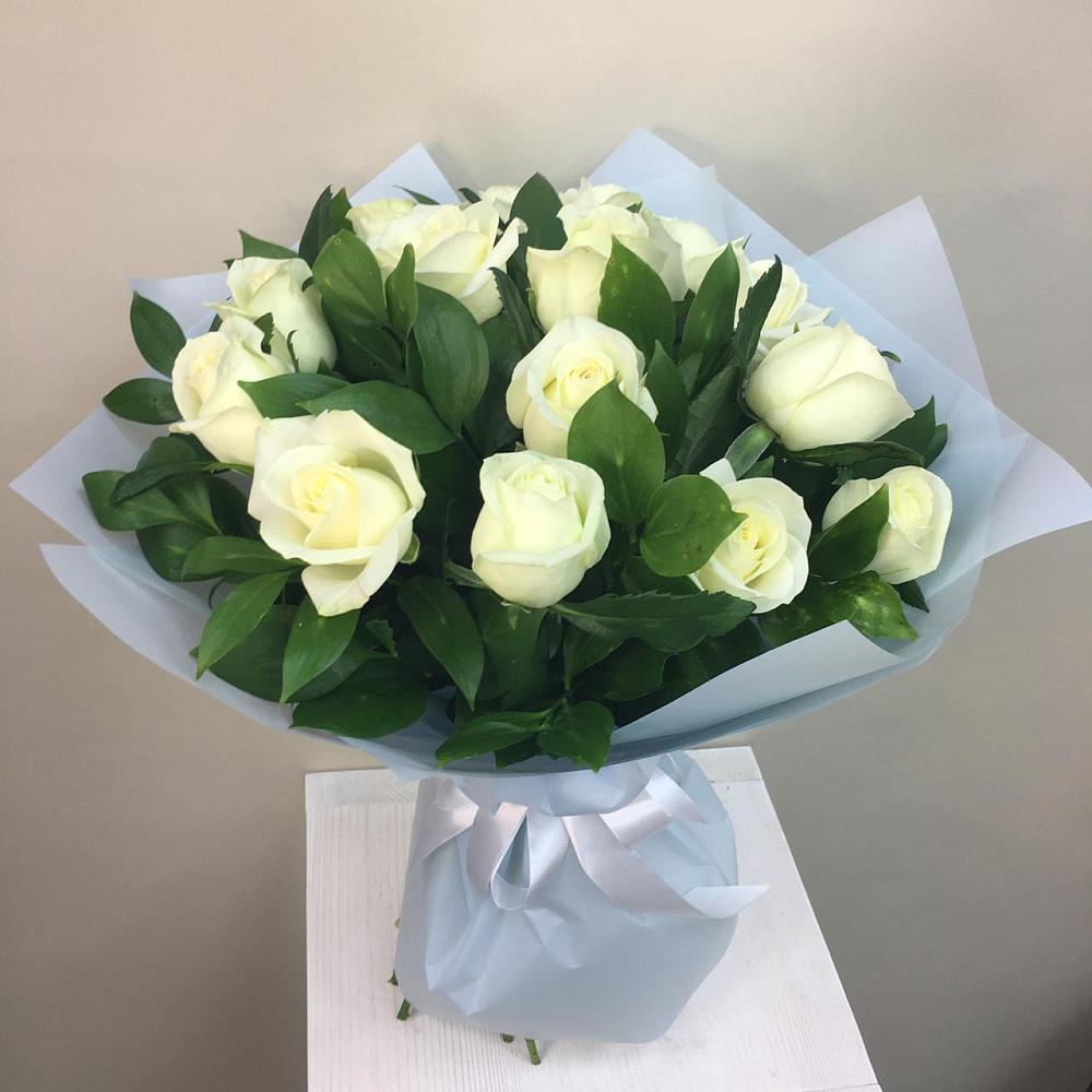 Букет 15 Белых роз Проуд в Шерегеше
