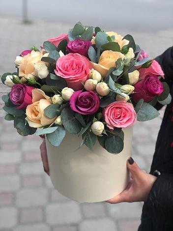 Цветочная композиция из Розы в шляпной коробке в Шерегеше