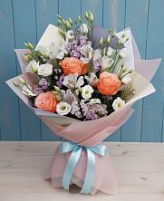 Букет цветов из:  Лизиантусы, Розы, Альстромерии и Гипсофила в Шерегеше