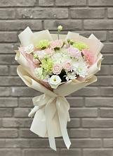 Букет цветов из:  Гвоздики, Розы, Лизиантусы и Хризантемы в Шерегеше