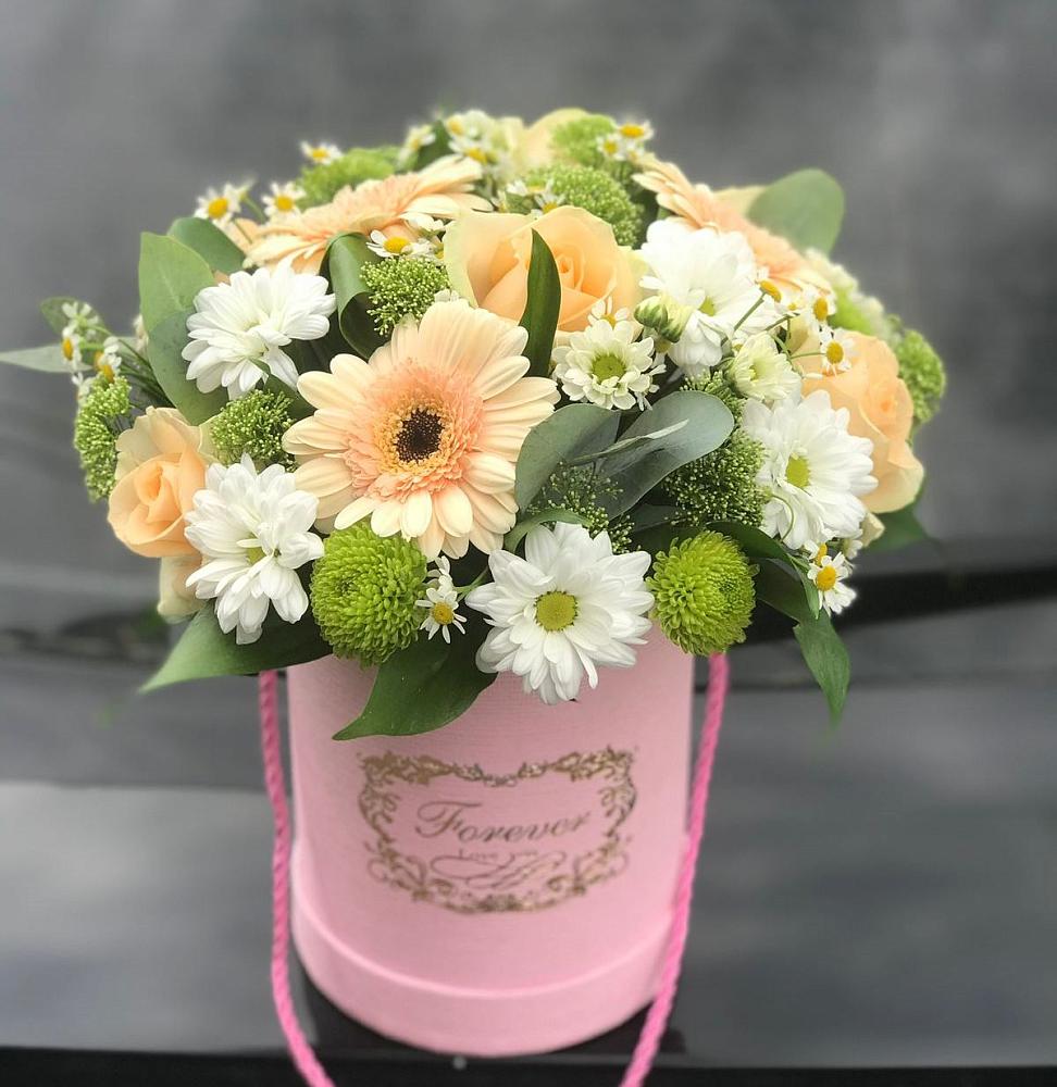 Цветочная композиция из Розы, Герберы и Хризантемы в шляпной коробке в Шерегеше