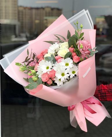 Букет цветов из: Розы, Лизиантусы и Хризантемы в Шерегеше