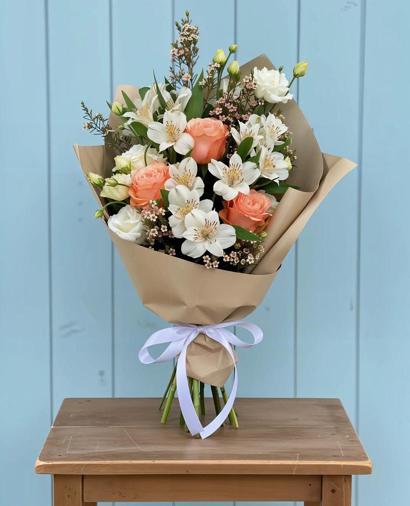 Букет цветов из: Альстромерии, Лизиантусы, Розы и Хризантемы в Шерегеше